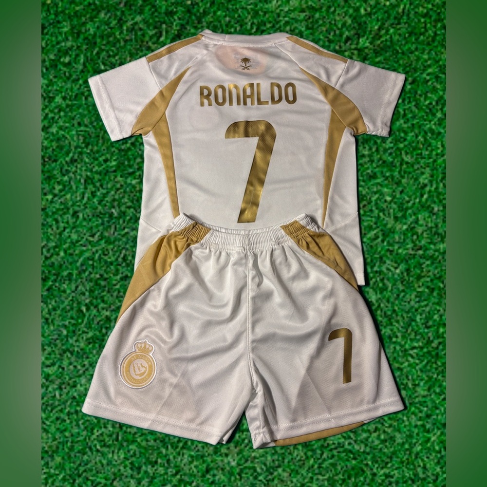 Ronaldo Al Nassr boys Size 28 Large Brand New soccer Jersey SHIPS FAST